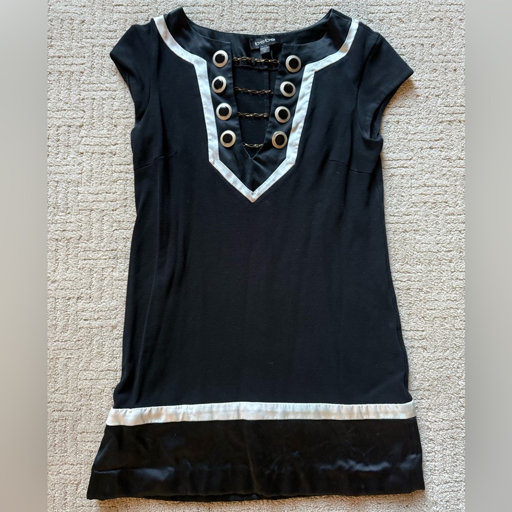 bebe Button Embellished Silk Trim Shift Dress (XS)